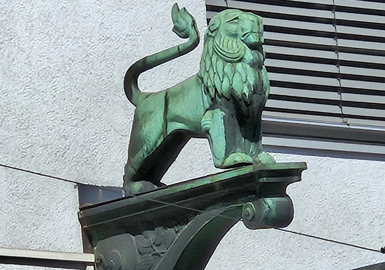Der LÖWE stammt vom ehemaligen Hotel Löwen und ist Namengeber für den großen Platz. "Draußenkunst. - Öffentliche Werke und Denkmäler in Stuttgart", der Weilimdorfer Heimatkreis ist für das Projekt im Stadtbezirk aktiv. Foto: privat